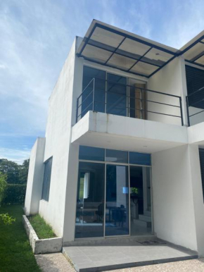 confortable casa con piscina privada